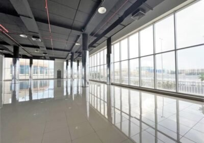 Fitted Showroom ( 933 Sqm ) for rent in Hidd