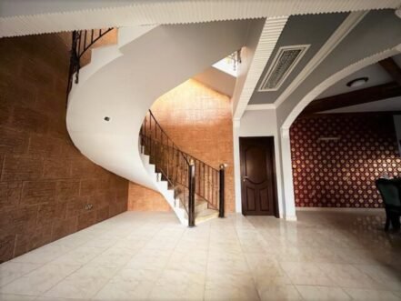 Semi furnished 5 bed room villa in Tubli, behind Ansar Gallery